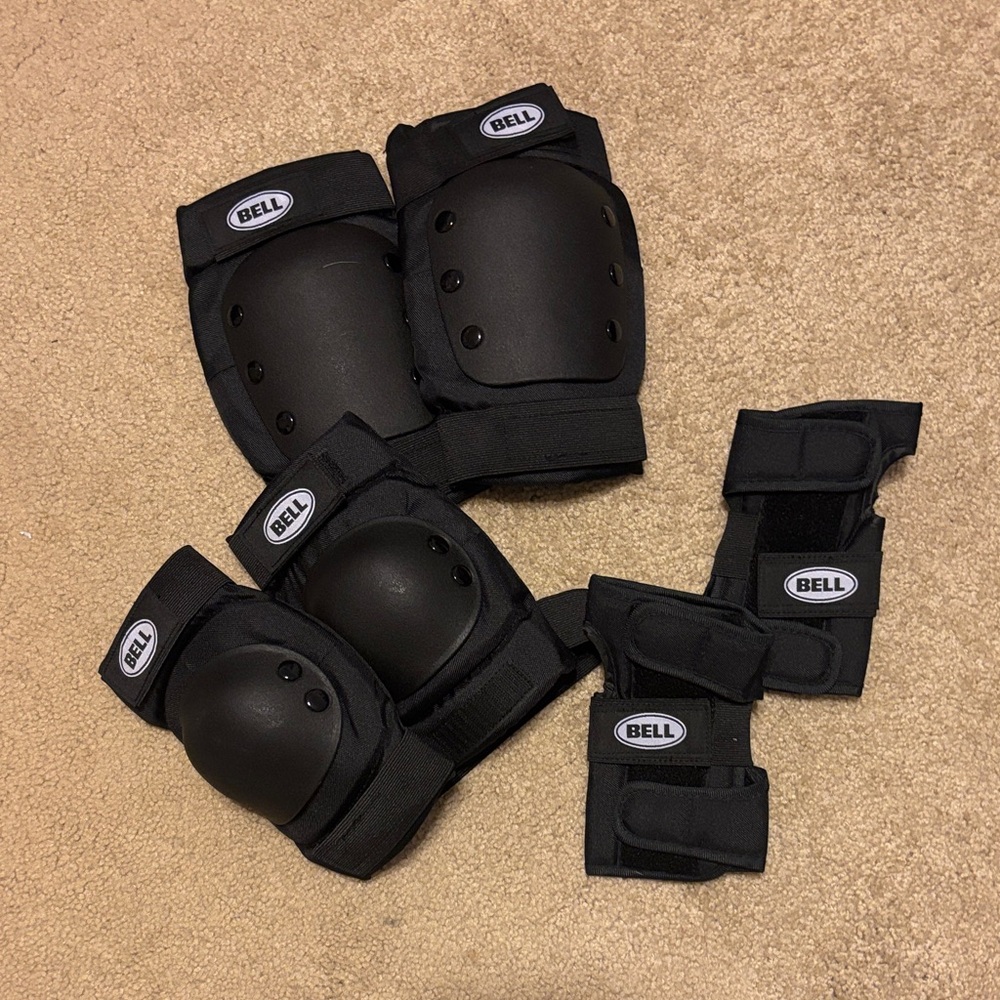 Bell Black Protective Gear Set